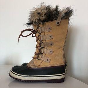 Sorel Joan of Arctic boot US size 8 snow boot